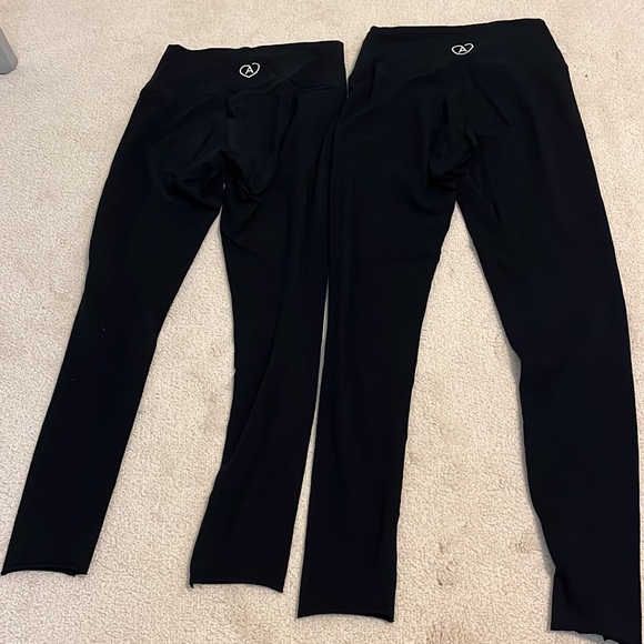 Aritzia leggings. Good condition smoke-free and pet free home. - Picture 4 of 4